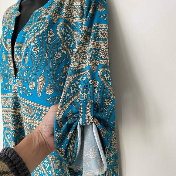 LIENRIDY Women’s Size 2X V neck Blouse. Beautiful teal and gold color. - Picture 4 of 7